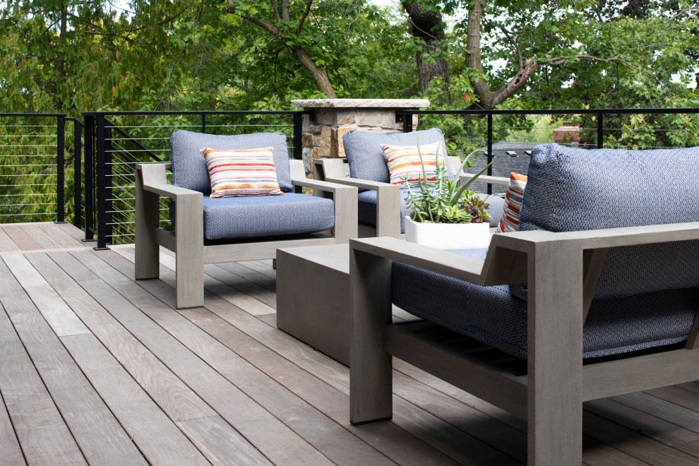 Inspiration for a contemporary deck remodel in Minneapolis
