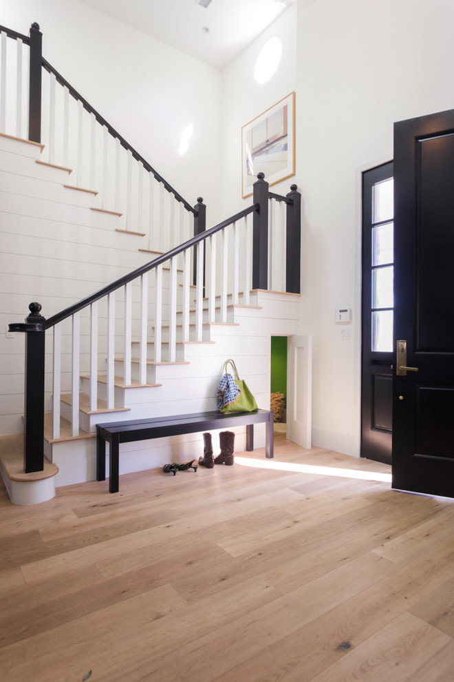 This is an example of a transitional entryway in Los Angeles.