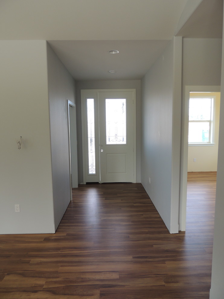 Transitional entryway photo in Seattle