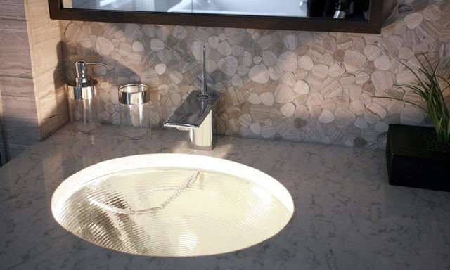 Master suite modern-badezimmer