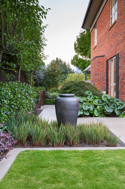 Harewood Residence contemporary-garden