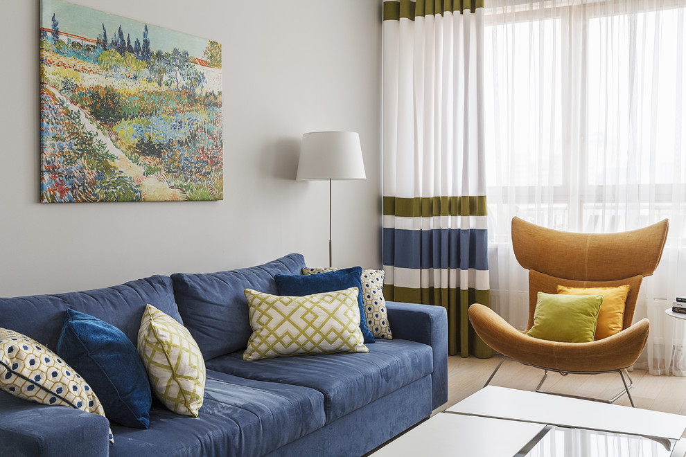 Шторы и подушки на диван