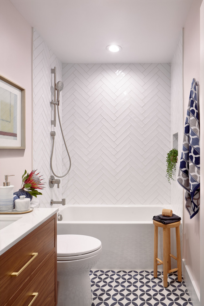 Mid-sized trendy kids' white tile and porcelain tile single-sink alcove bathtub photo in San Francisco with flat-panel cabinets, brown cabinets, a one-piece toilet, pink walls, an undermount sink, quartzite countertops, white countertops, a niche and a freestanding vanity