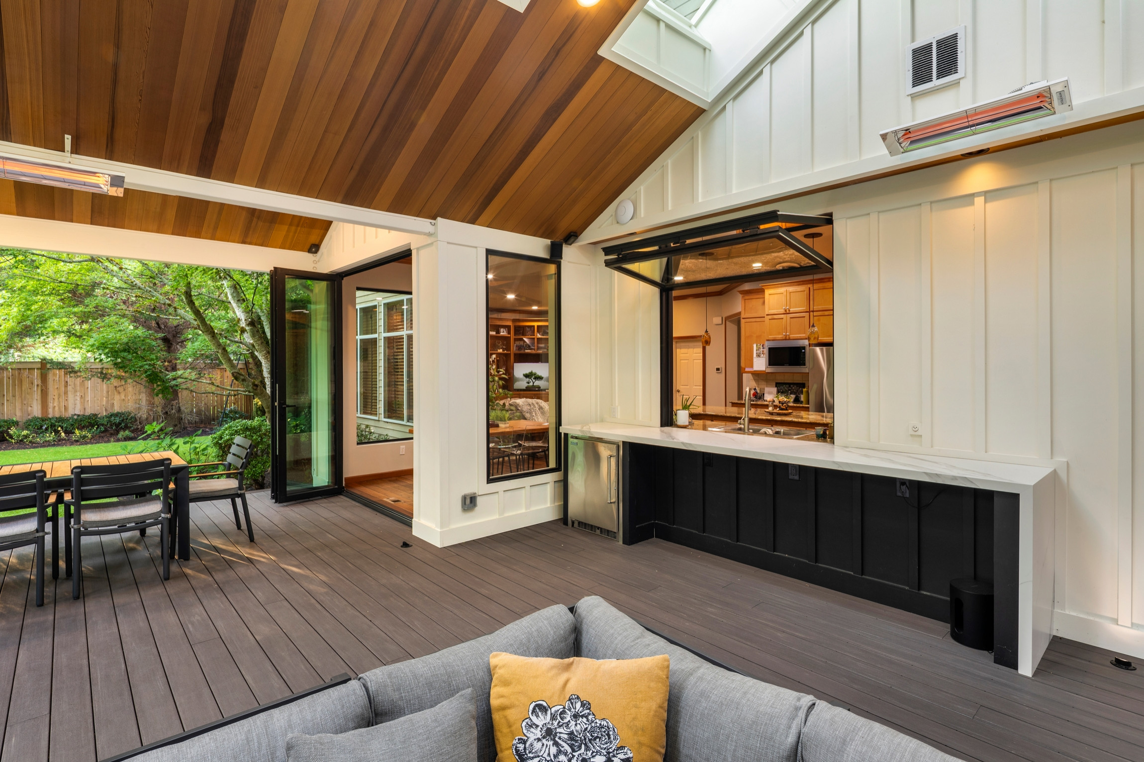 Sammamish Contemporary Outdoor Living