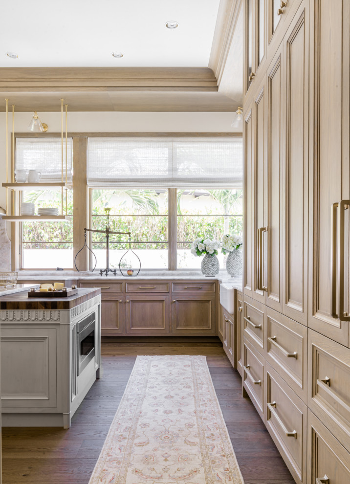 Transitional kitchen photo in Miami