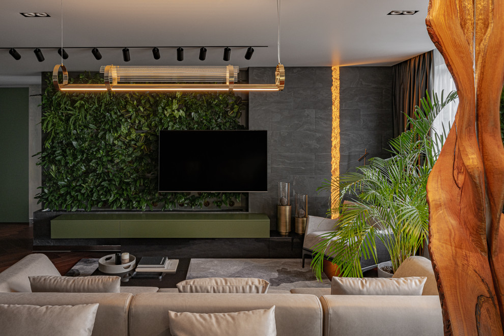 Идея дизайна: парадная, открытая гостиная комната:: освещение с серыми стенами, темным паркетным полом, телевизором на стене и красным полом