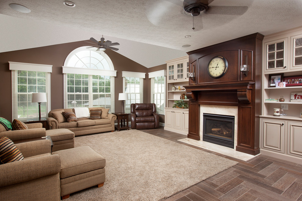 Photo of a traditional living room in Columbus.