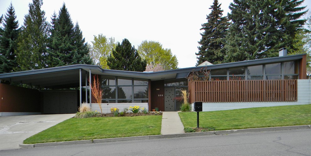 This is an example of a midcentury exterior in Seattle.