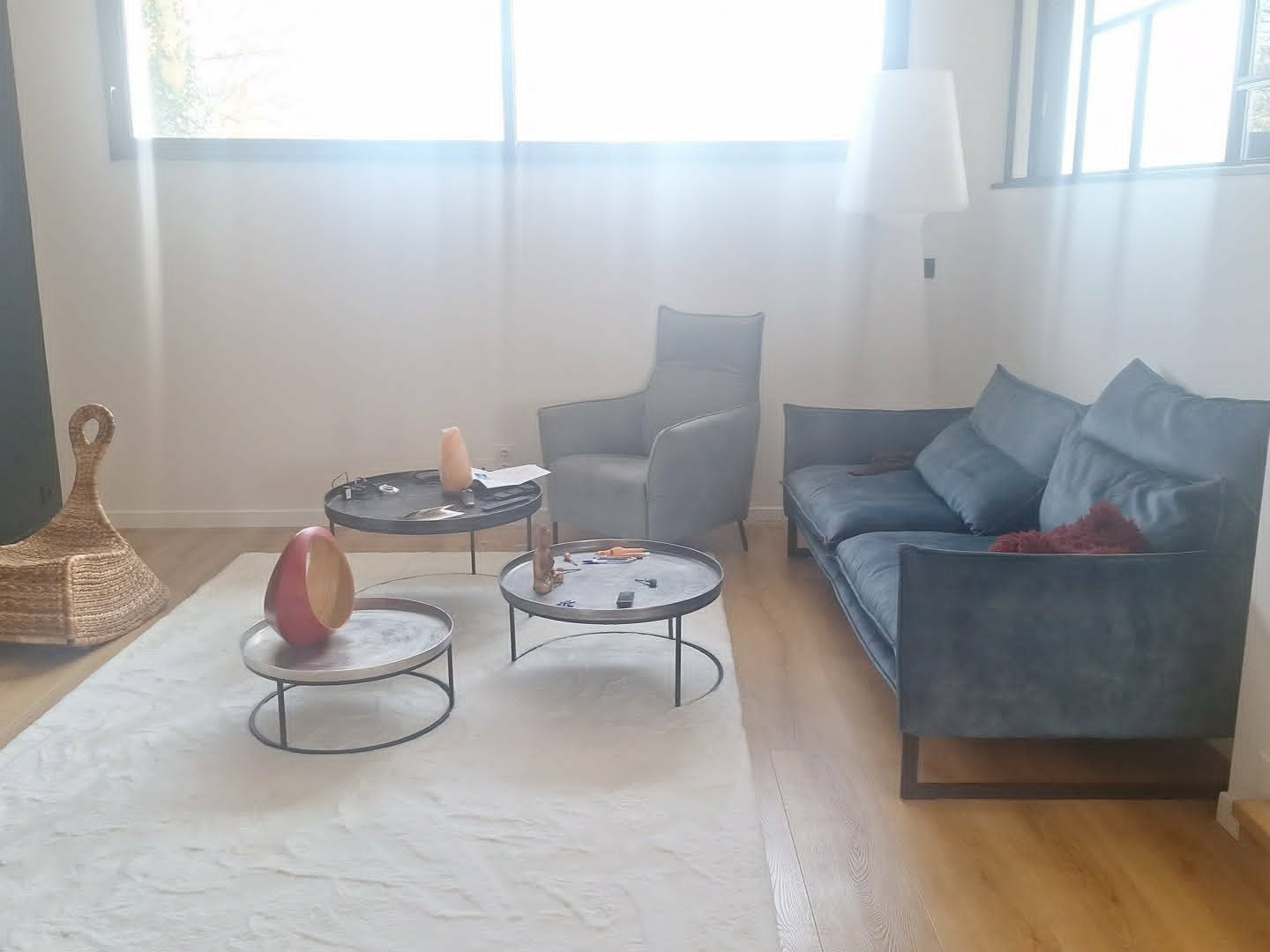 Transformation d’un salon contemporain : créer un lieu chaleureux, apaisant et a