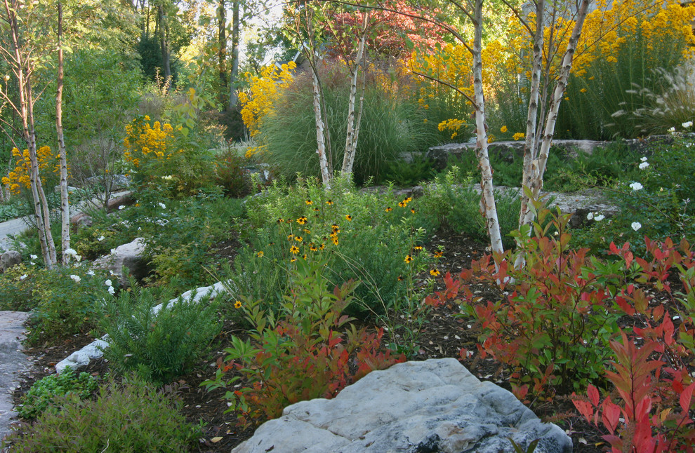 Inspiration for a mid-sized country front yard full sun garden for fall in DC Metro.