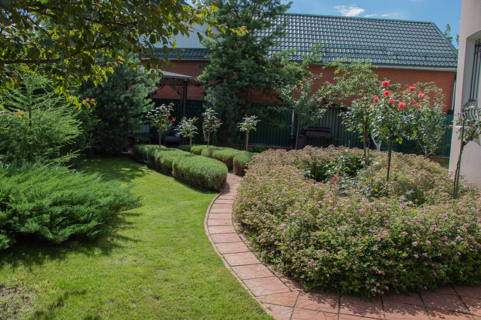 Французский садик в поселке Рыбаки Дмитровское шоссе