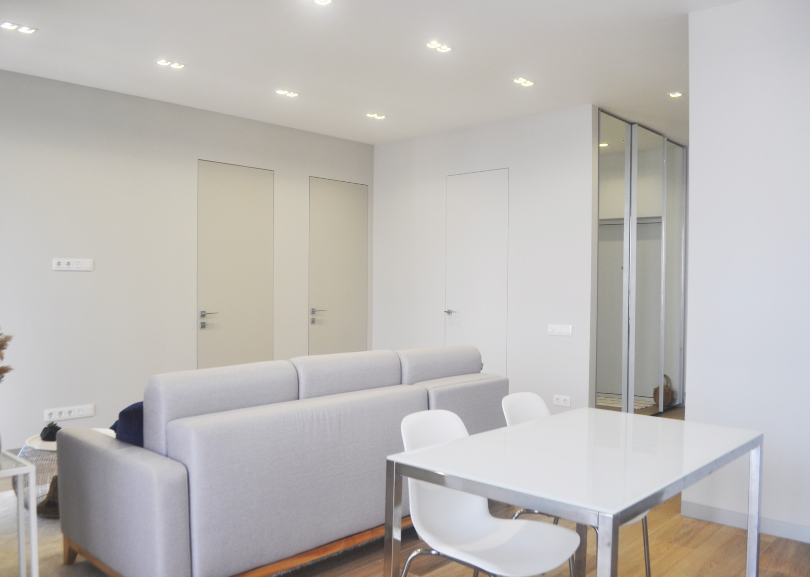 Стильная квартира для молодой семьи с чудесным песиком!