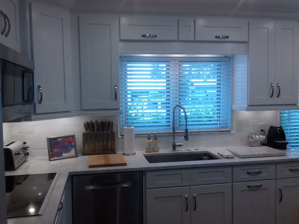 Transitional kitchen photo in Miami
