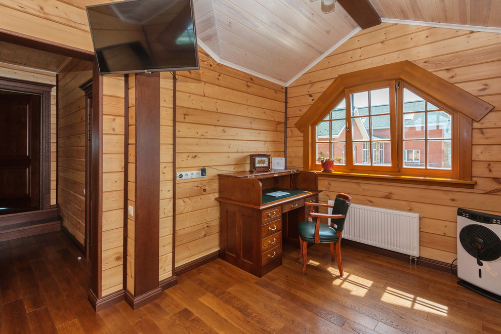 Спальня в доме из клееного бруса по индивидуальному проекту