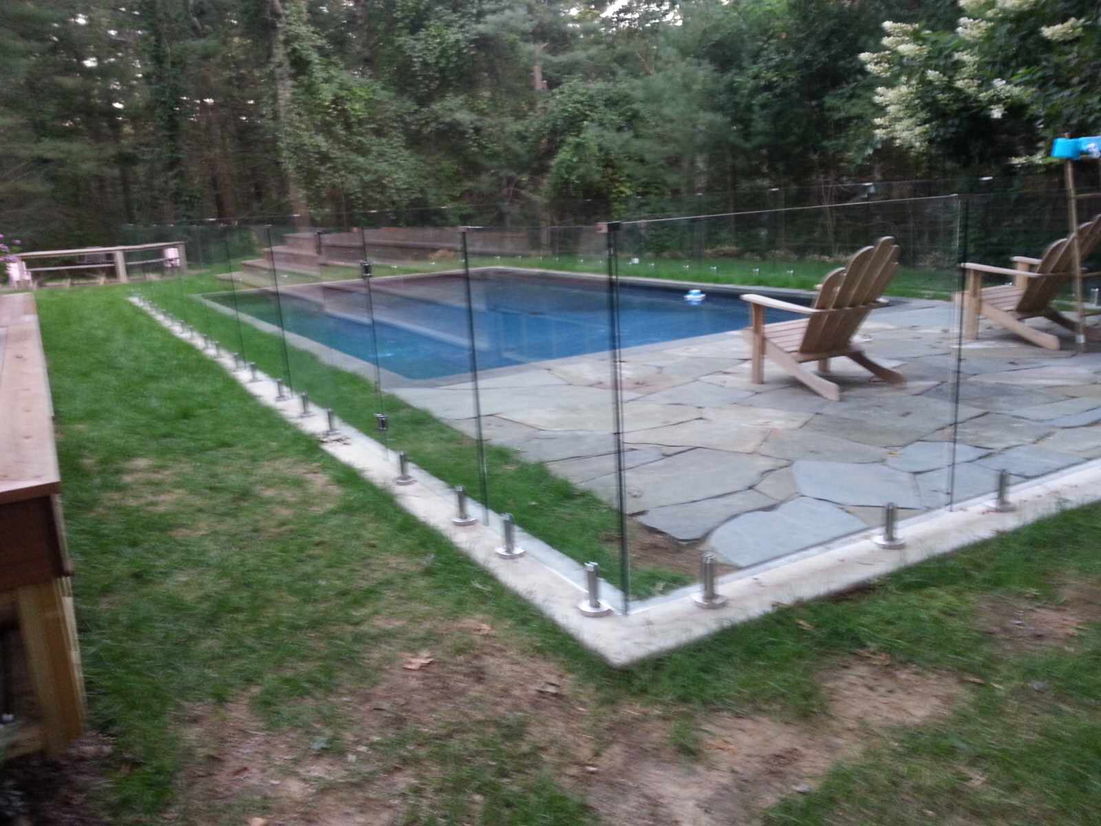 Frameless glass pool fence