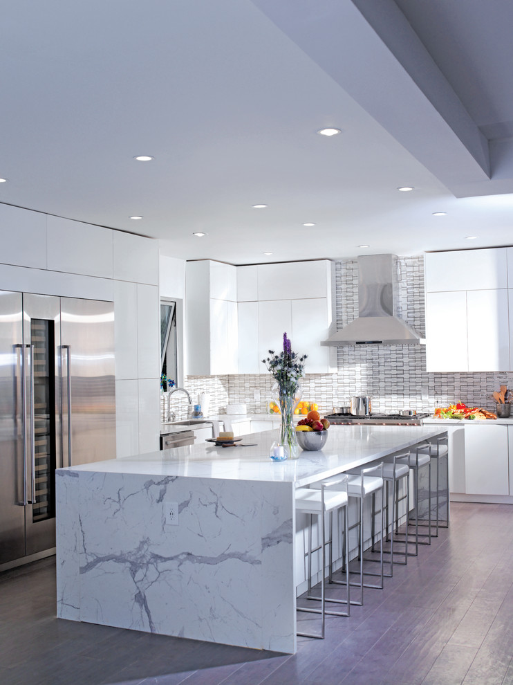 Contemporary l-shaped kitchen in Birmingham with an undermount sink, flat-panel cabinets, white cabinets, stainless steel appliances, with island and white benchtop.