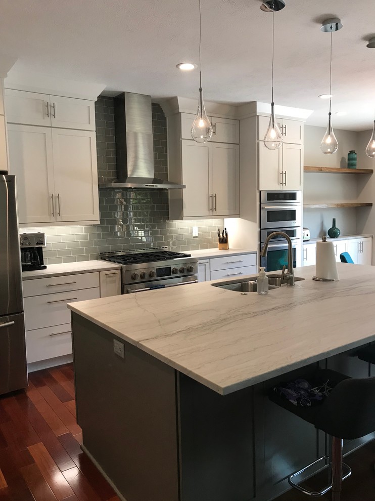 Photo of a mid-sized transitional single-wall eat-in kitchen in Other with an undermount sink, shaker cabinets, white cabinets, quartzite benchtops, grey splashback, glass tile splashback, stainless steel appliances, medium hardwood floors, with island, brown floor and multi-coloured benchtop.
