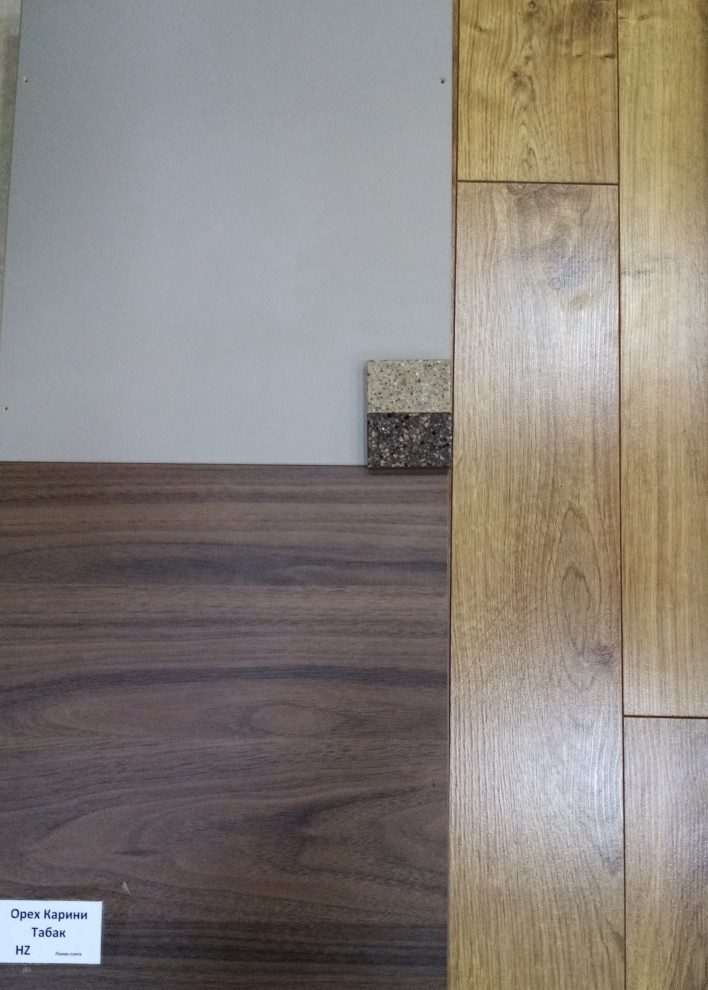 Гостиная-кухня с синим диваном