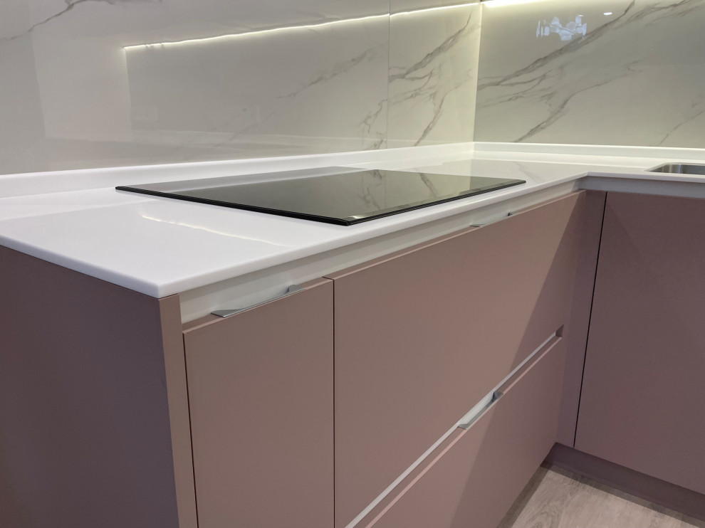 Кухня в нежных тонах