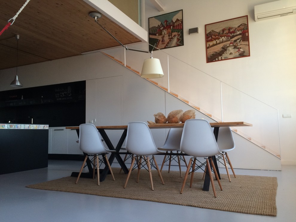 Foto de comedor de cocina actual grande sin chimenea con paredes blancas