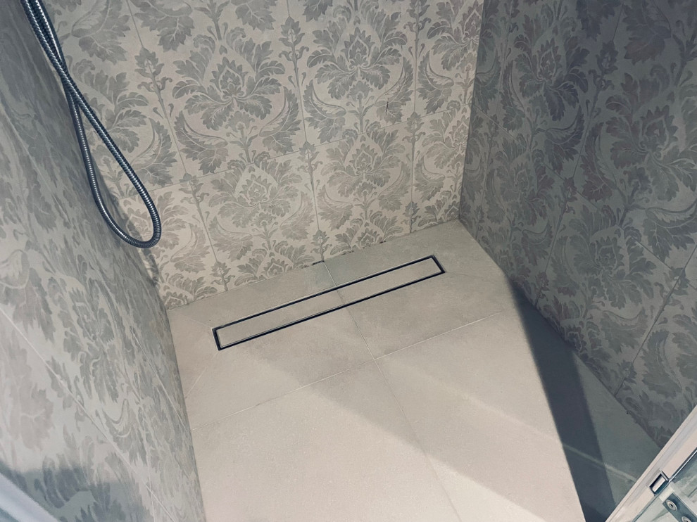 Linear shower gulley
