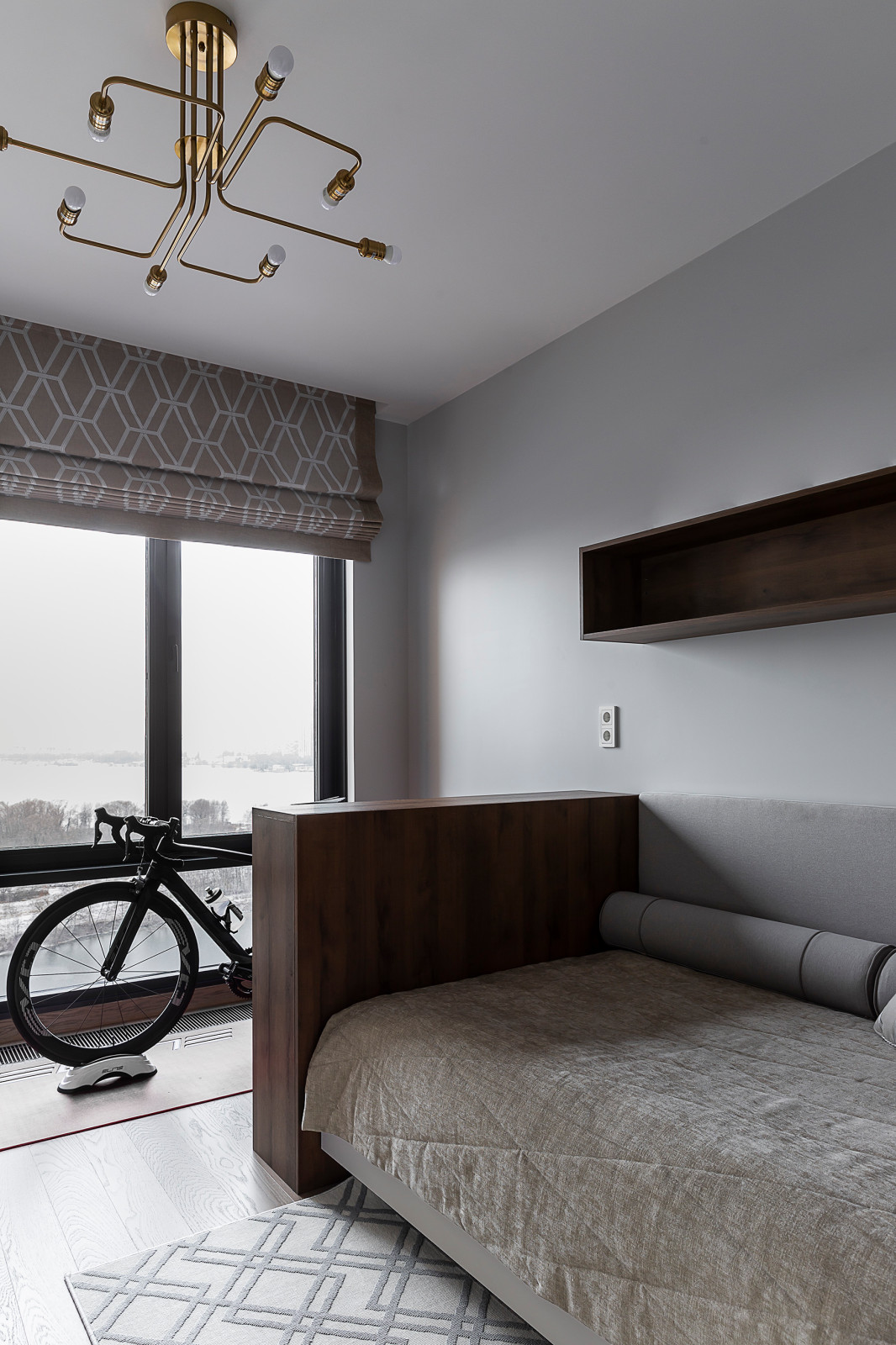 Рабочий кабинет с гостевым санузлом. Современный стиль и классика.