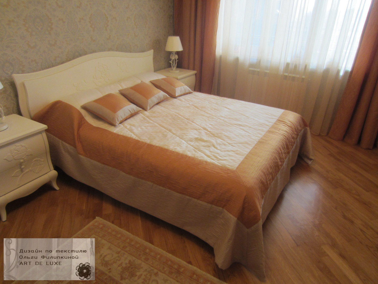 Комната для гостей, шторы, покрывало, подушки