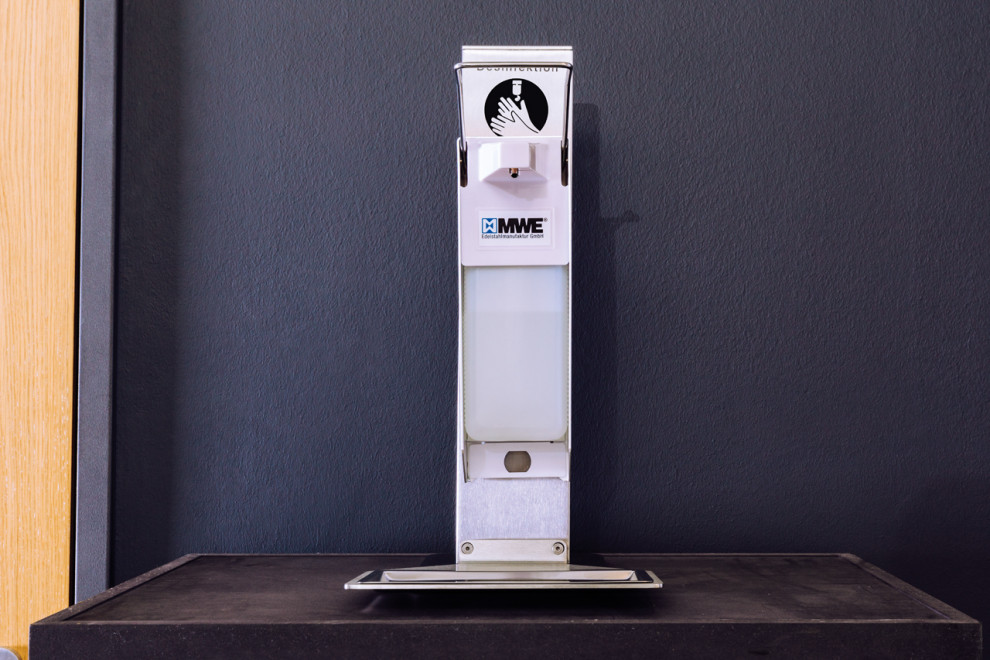 Диспенсер для антисептика, напольный. Материалы: латунь и нержавеющая сталь!