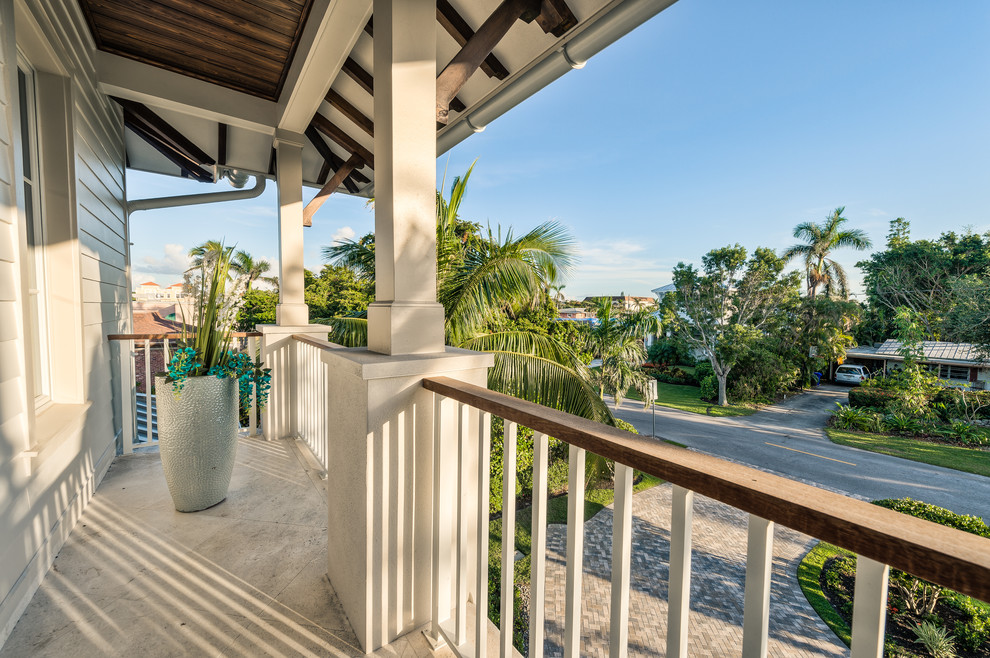 Example of a transitional home design design in Miami