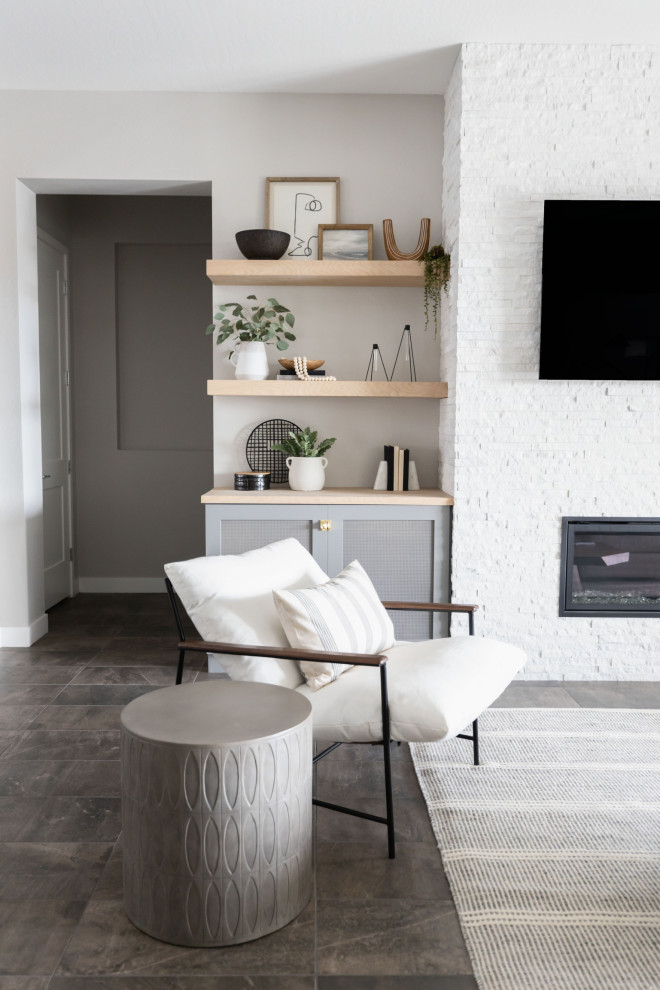 Example of a transitional home design design in Phoenix