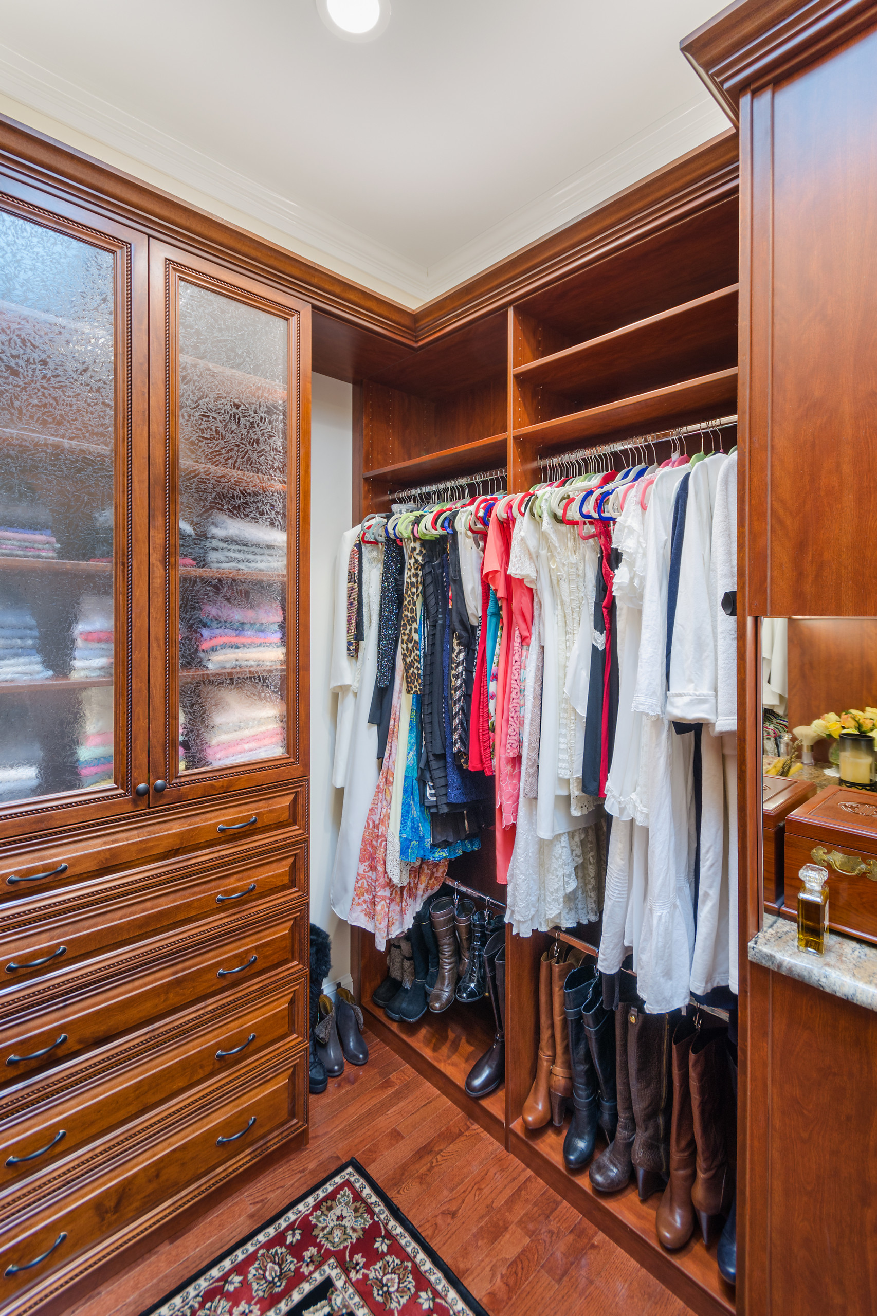 Traditional Woodgrain Ladies Dressing Room