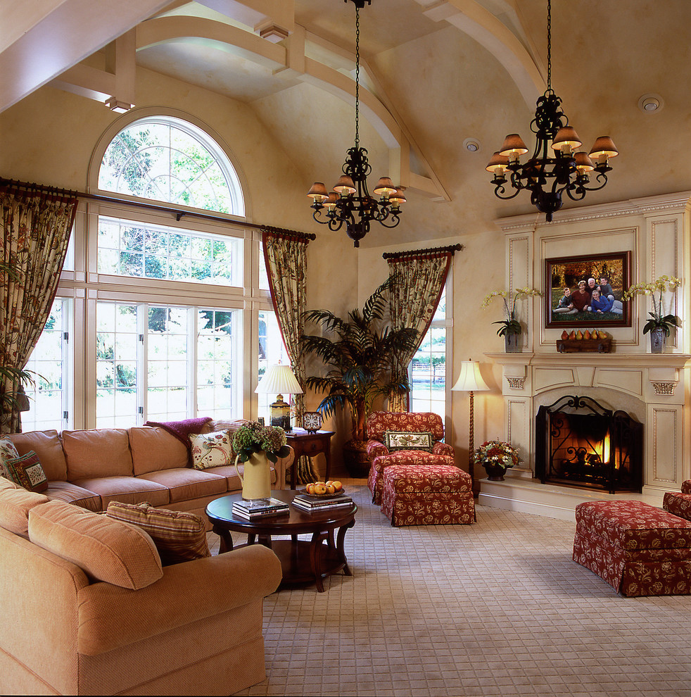 This is an example of a traditional family room in Philadelphia.