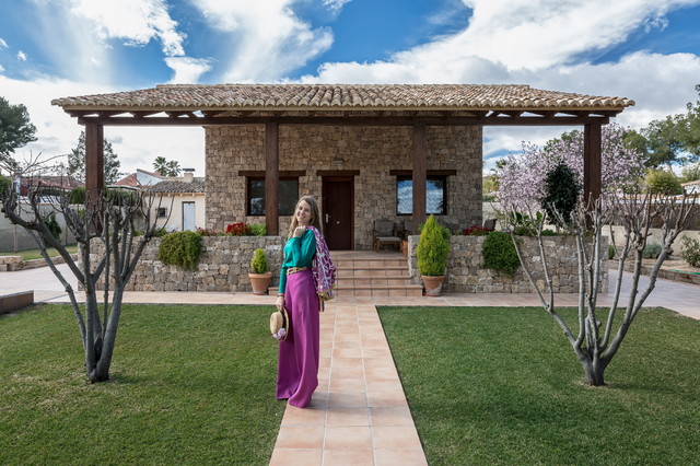 Casa del Porche de Piedra - Mediterranean - Swimming Pool & Hot Tub -  Valencia - by LLIBERÓS SALVADOR Arquitectos | Houzz UK