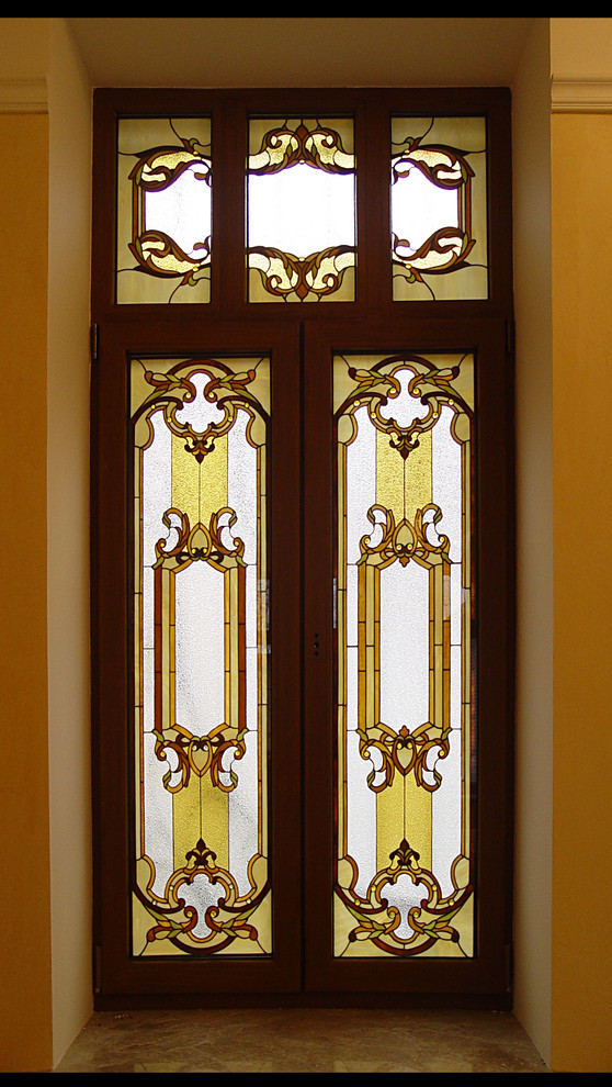 Комплект витражей в храмовый комплекс