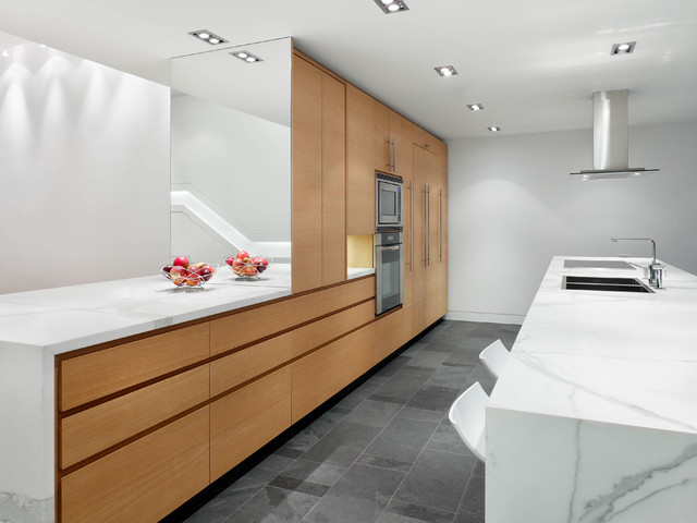 House with a Red Wall contemporary-koek