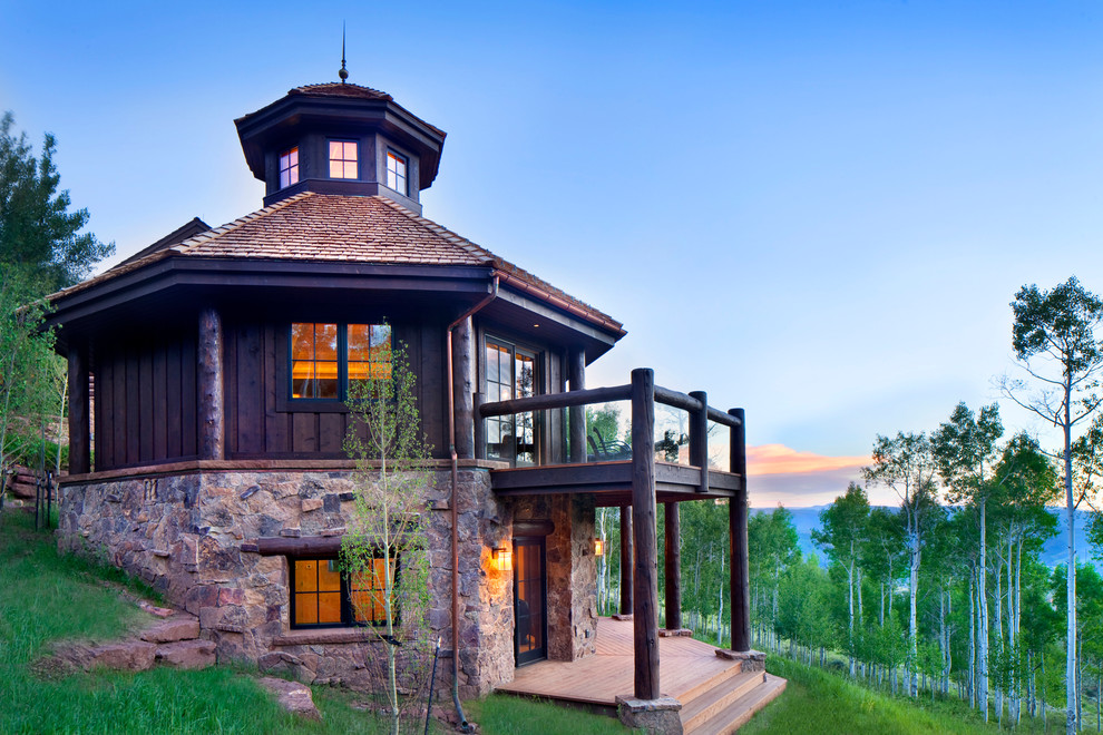 Example of a mountain style home design design in Denver