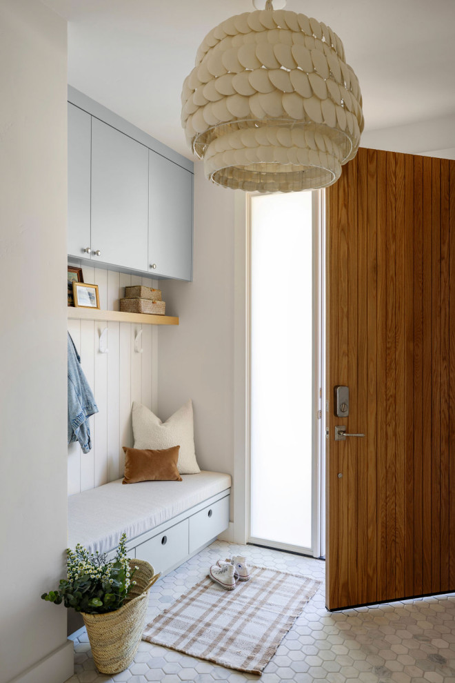 Entryway - coastal entryway idea in Sacramento