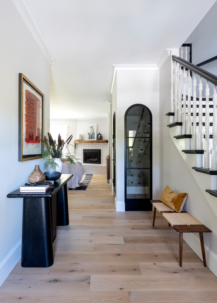 Example of a transitional home design design in San Francisco