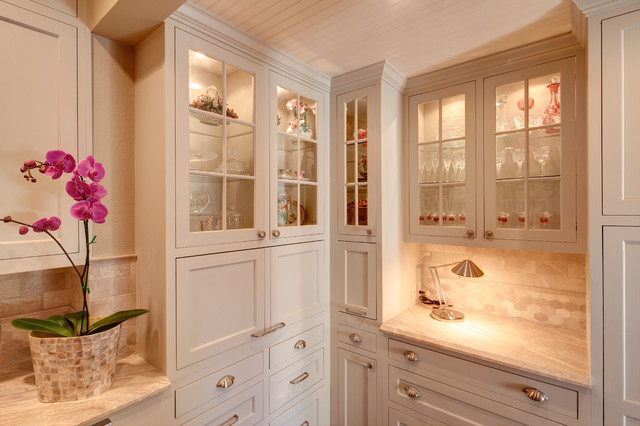 Transitional Kitchen nyklassisk-koekken