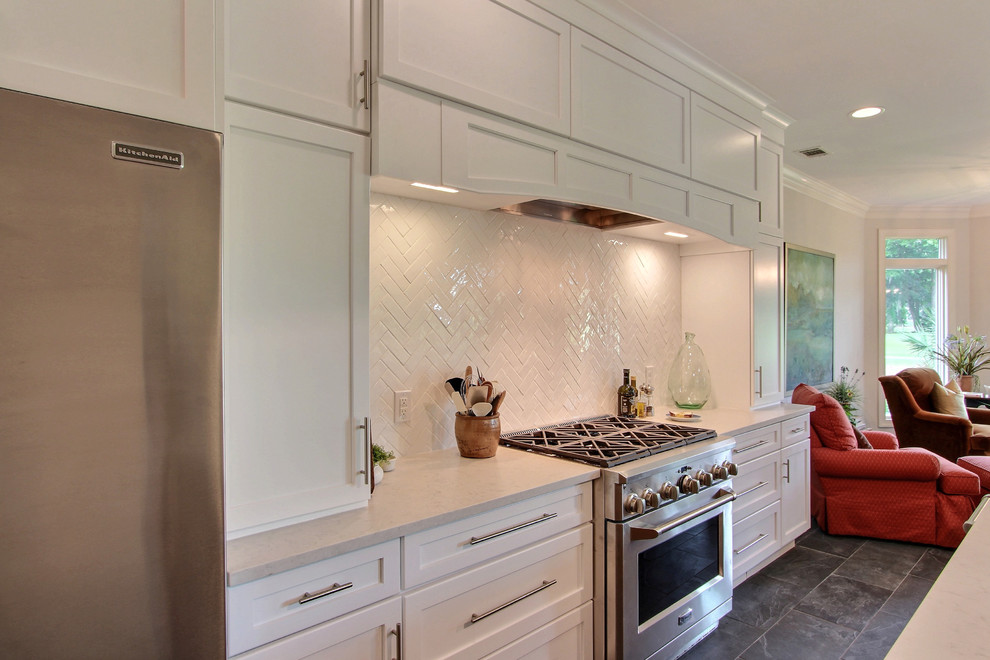 Transitional kitchen photo in Atlanta