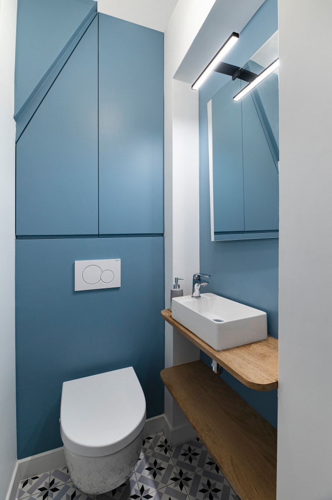 This is an example of a scandinavian cloakroom in Paris.