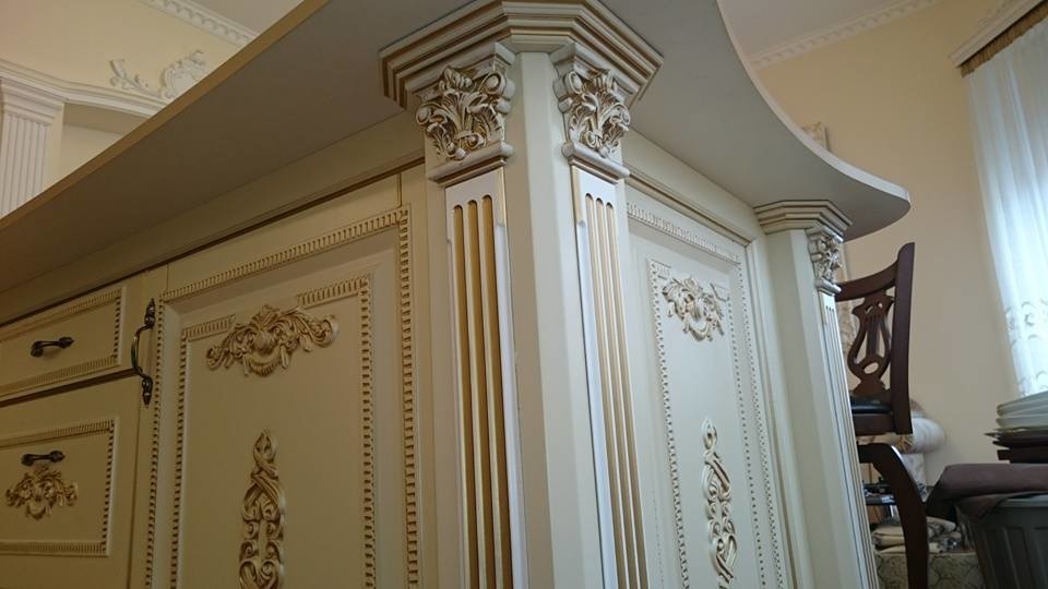 Обеденный стол-остров на кухню