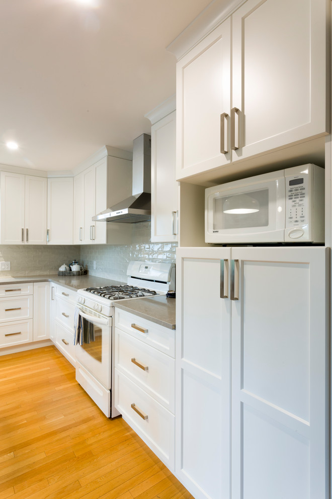Kitchen - transitional kitchen idea