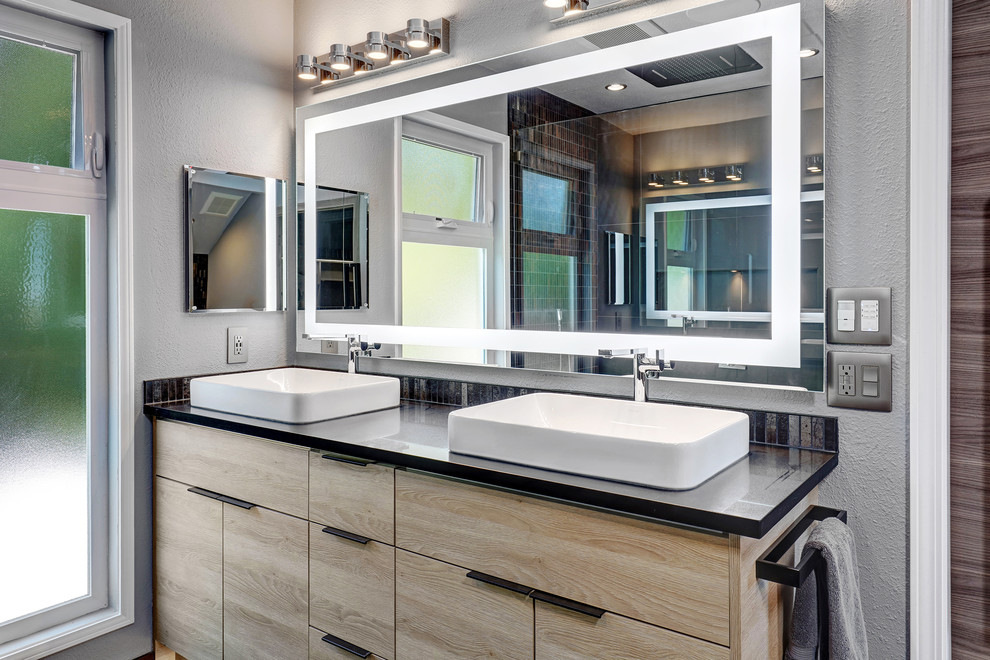 Home design - modern home design idea in Seattle