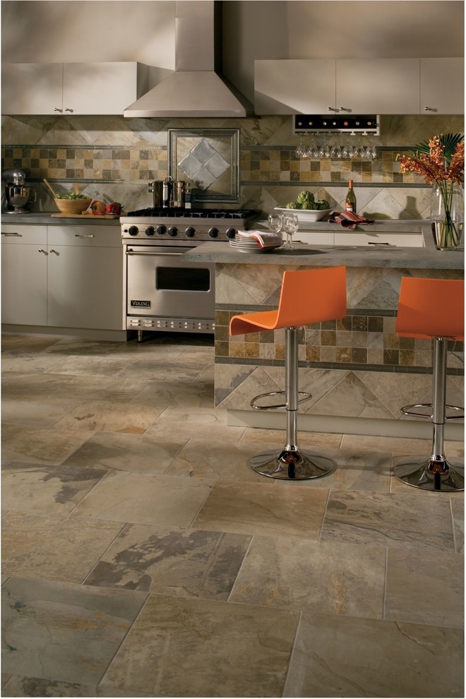 Inspiration for a transitional kitchen remodel in Chicago