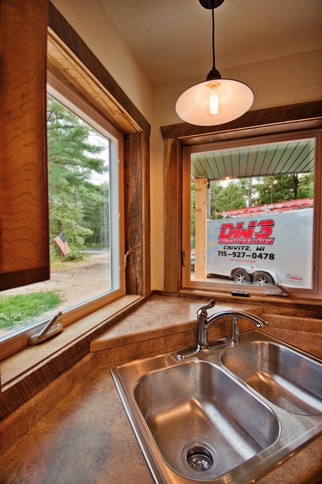 Example of a large mountain style kitchen design