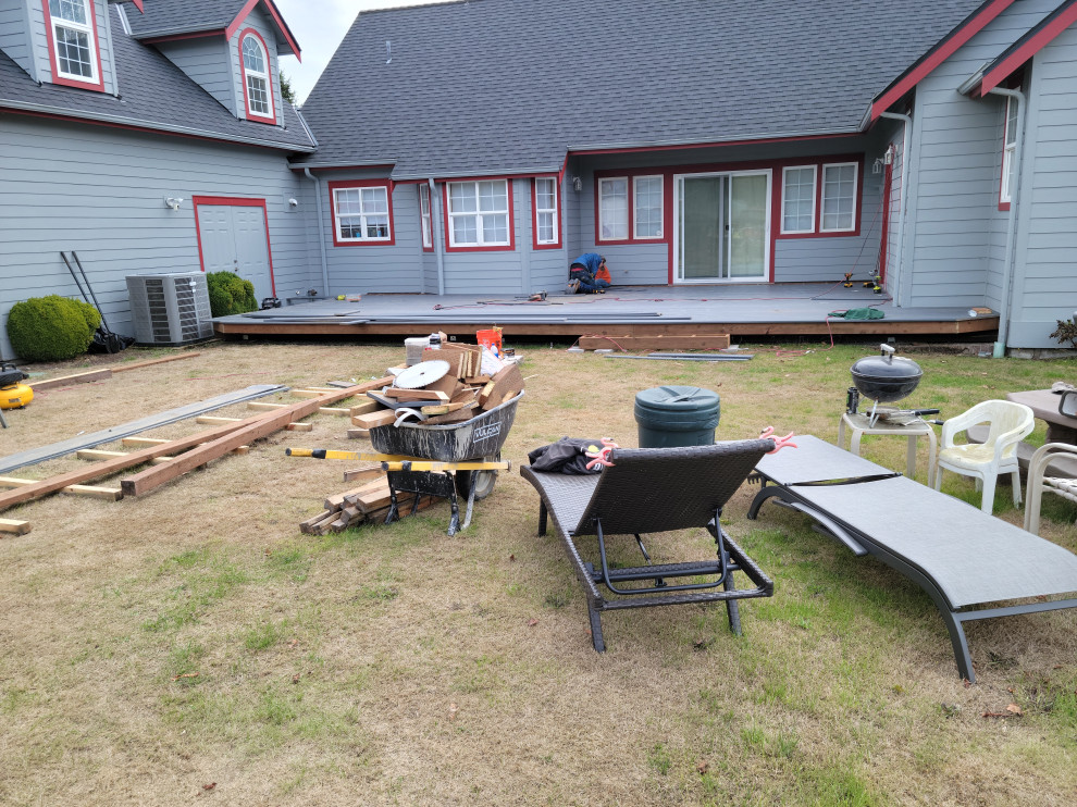 Inspiration for a mid-sized modern backyard deck remodel in Seattle