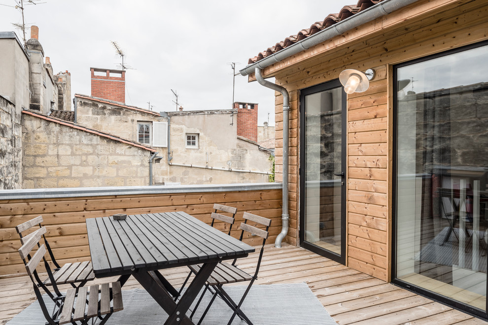 Modern balcony in Bordeaux with no cover.