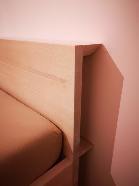 Bett modern-bedroom
