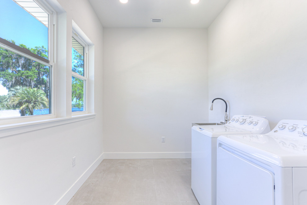 Custom Home - Lake Winnott, FL